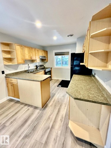 A 9232 75 Street, Edmonton, AB - Indoor