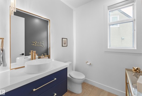 14032 106A Avenue, Edmonton, AB - Indoor Photo Showing Bathroom