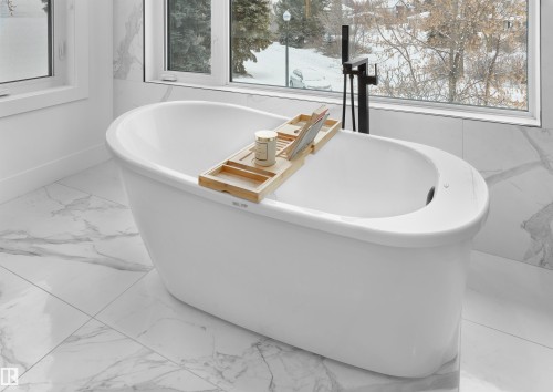 14032 106A Avenue, Edmonton, AB - Indoor Photo Showing Bathroom