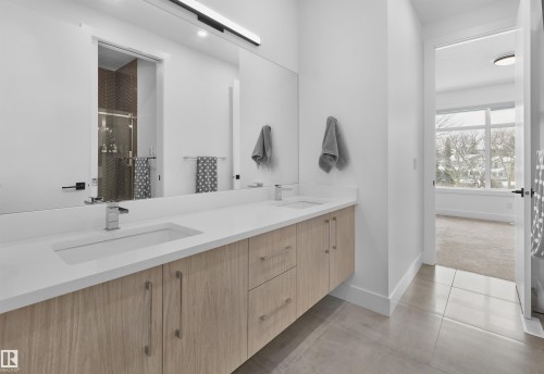 14032 106A Avenue, Edmonton, AB - Indoor Photo Showing Bathroom