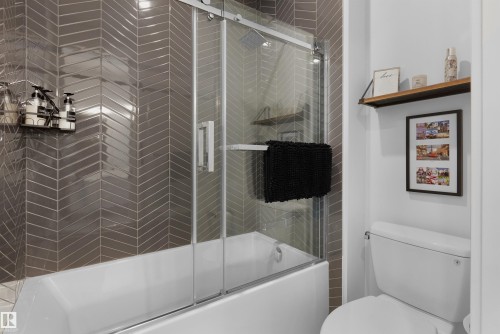 14032 106A Avenue, Edmonton, AB - Indoor Photo Showing Bathroom