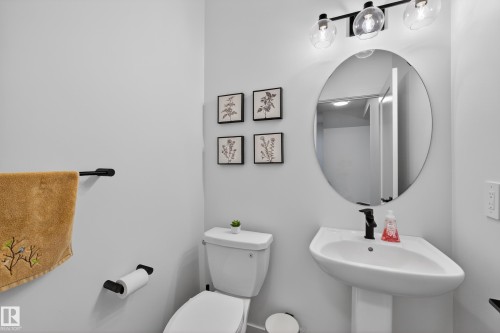 Bathroom with toilet - 2098 Graydon Hill Crescent, Edmonton, AB - Indoor Photo Showing Bathroom