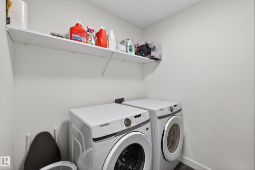 Laundry area with washing machine and clothes dryer and baseboards - 2098 Graydon Hill Crescent, Edmonton, AB - Indoor Photo Showing Laundry Room