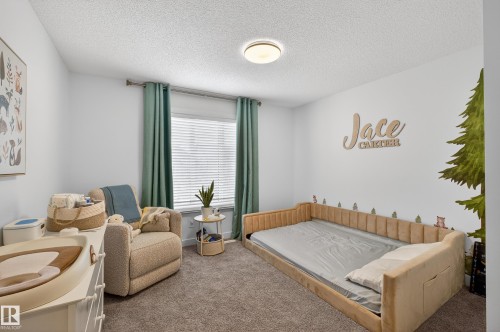 Bedroom featuring carpet flooring and a textured ceiling - 2098 Graydon Hill Crescent, Edmonton, AB - Indoor Photo Showing Other Room