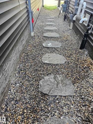 View of yard - 2098 Graydon Hill Crescent, Edmonton, AB - Outdoor