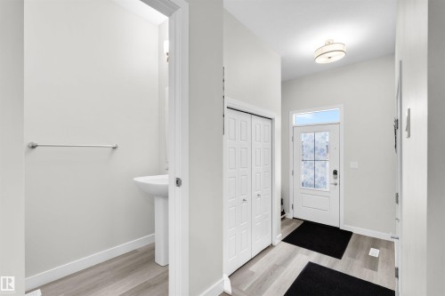 1727 Plum Crescent, Edmonton, AB - Indoor Photo Showing Other Room