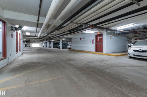 114 263 Macewan Road, Edmonton, AB - Indoor Photo Showing Garage