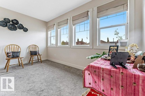 1137 37B Avenue, Edmonton, AB - Indoor