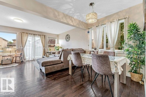 1137 37B Avenue, Edmonton, AB - Indoor