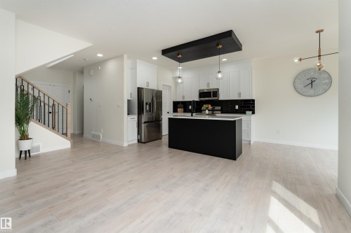 112 Bluff Cove, Leduc, AB - Indoor Photo Showing Kitchen