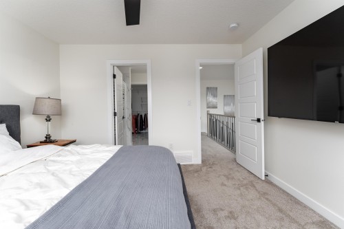 112 Bluff Cove, Leduc, AB - Indoor Photo Showing Bedroom