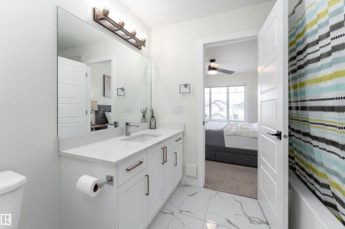 112 Bluff Cove, Leduc, AB - Indoor Photo Showing Bathroom
