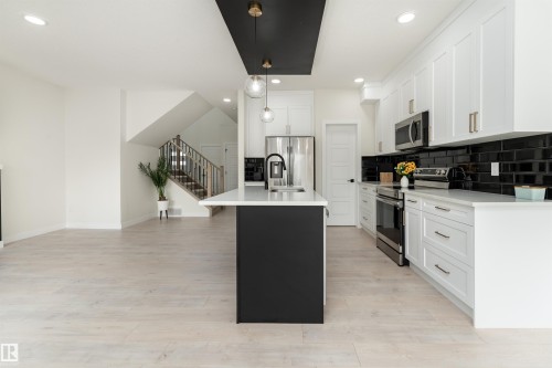112 Bluff Cove, Leduc, AB - Indoor Photo Showing Kitchen With Upgraded Kitchen