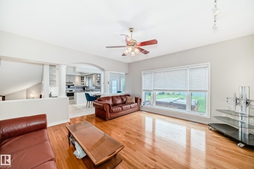 946 Wallbridge Place, Edmonton, AB - Indoor Photo Showing Living Room