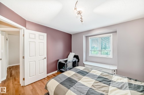 946 Wallbridge Place, Edmonton, AB - Indoor Photo Showing Bedroom
