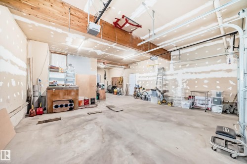 946 Wallbridge Place, Edmonton, AB - Indoor Photo Showing Garage
