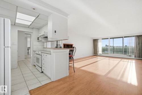 802 11920 100 Avenue, Edmonton, AB - Indoor Photo Showing Other Room