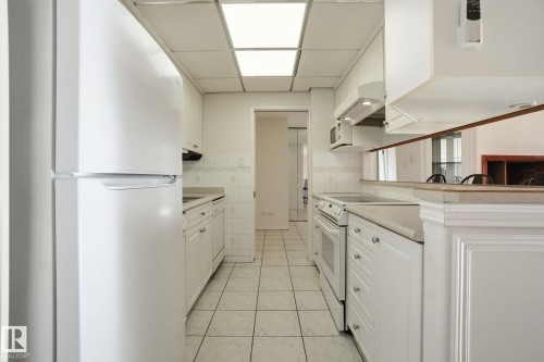 802 11920 100 Avenue, Edmonton, AB - Indoor Photo Showing Kitchen