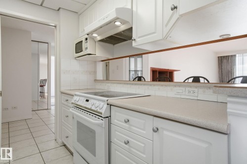 802 11920 100 Avenue, Edmonton, AB - Indoor Photo Showing Kitchen