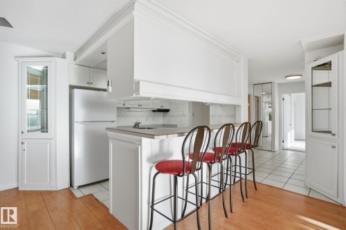 802 11920 100 Avenue, Edmonton, AB - Indoor Photo Showing Kitchen
