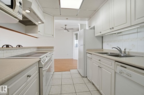 802 11920 100 Avenue, Edmonton, AB - Indoor Photo Showing Laundry Room