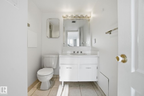802 11920 100 Avenue, Edmonton, AB - Indoor Photo Showing Bathroom