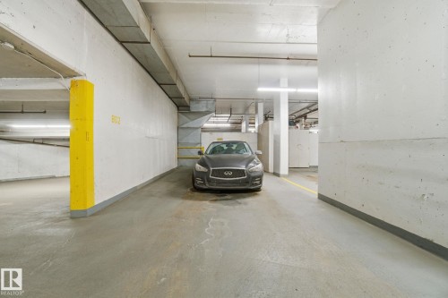 802 11920 100 Avenue, Edmonton, AB - Indoor Photo Showing Garage