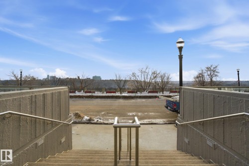 802 11920 100 Avenue, Edmonton, AB - Outdoor