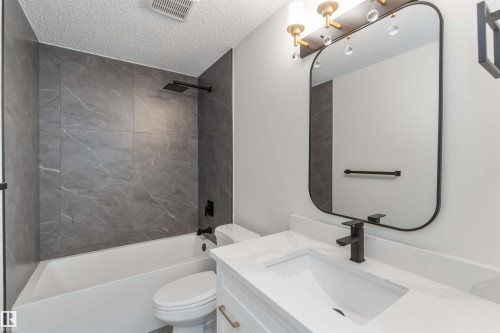 10309 167A Avenue, Edmonton, AB - Indoor Photo Showing Bathroom