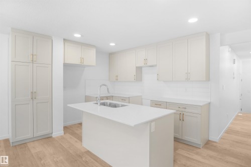 29 1430 Aster Way, Edmonton, AB - Indoor Photo Showing Kitchen
