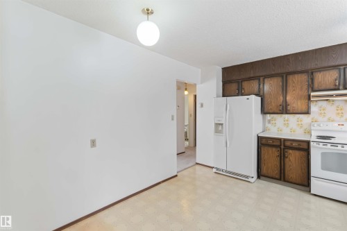 4130 134A Avenue, Edmonton, AB - Indoor Photo Showing Kitchen