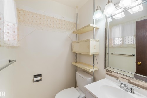 4130 134A Avenue, Edmonton, AB - Indoor Photo Showing Bathroom
