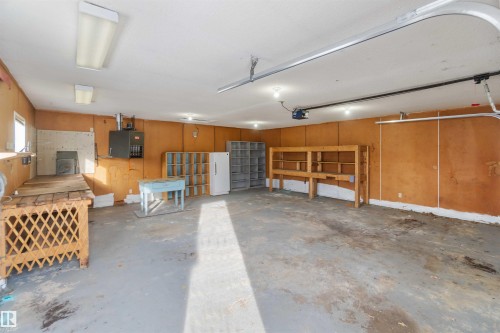 4130 134A Avenue, Edmonton, AB - Indoor Photo Showing Garage