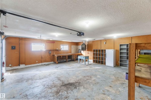 4130 134A Avenue, Edmonton, AB - Indoor Photo Showing Garage
