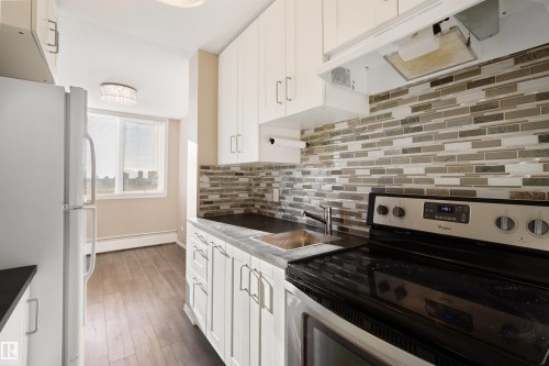 1401 9816 112 Street, Edmonton, AB - Indoor Photo Showing Kitchen