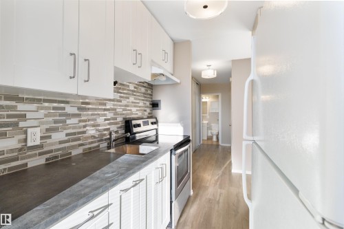 1401 9816 112 Street, Edmonton, AB - Indoor Photo Showing Kitchen With Upgraded Kitchen