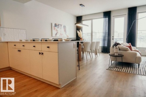7365 Klapstein Crescent, Edmonton, AB - Indoor Photo Showing Kitchen