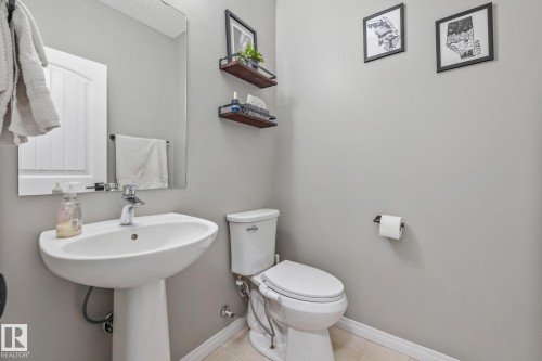 5846 Anthony Crescent, Edmonton, AB - Indoor Photo Showing Bathroom