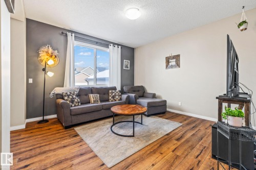 5846 Anthony Crescent, Edmonton, AB - Indoor Photo Showing Living Room