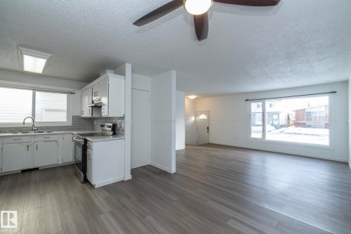 10514 153 Street, Edmonton, AB - Indoor Photo Showing Kitchen