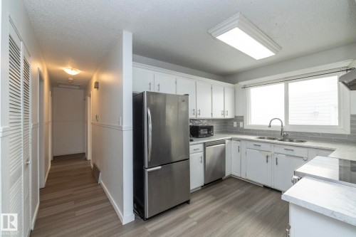 10514 153 Street, Edmonton, AB - Indoor Photo Showing Kitchen With Double Sink