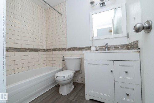 10514 153 Street, Edmonton, AB - Indoor Photo Showing Bathroom