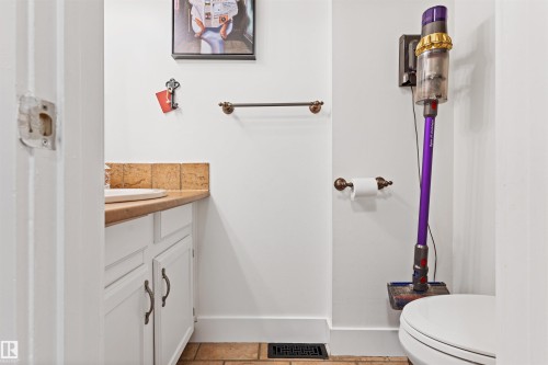 7923 178 Street, Edmonton, AB - Indoor Photo Showing Bathroom