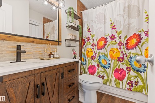 7923 178 Street, Edmonton, AB - Indoor Photo Showing Bathroom
