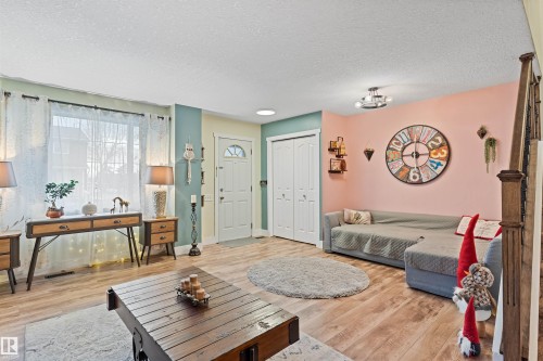 7923 178 Street, Edmonton, AB - Indoor Photo Showing Living Room