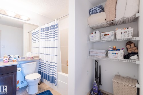 5951 165 Avenue, Edmonton, AB - Indoor Photo Showing Bathroom