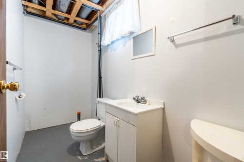 513 16 Street, Cold Lake, AB - Indoor Photo Showing Bathroom