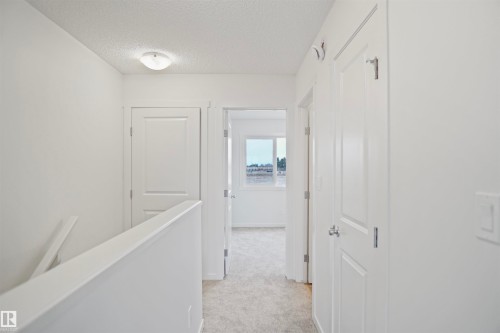 7062 Rosenthal Drive, Edmonton, AB - Indoor Photo Showing Other Room
