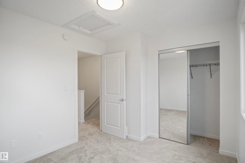 7062 Rosenthal Drive, Edmonton, AB - Indoor Photo Showing Other Room