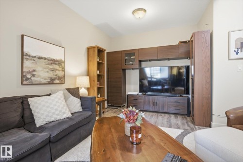 618 10235 112 Street, Edmonton, AB - Indoor Photo Showing Living Room